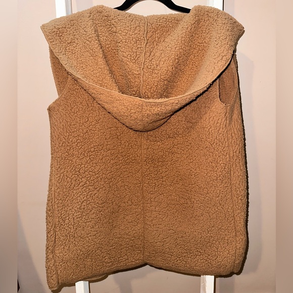 Teddy bear hooded vest - Picture 2 of 2